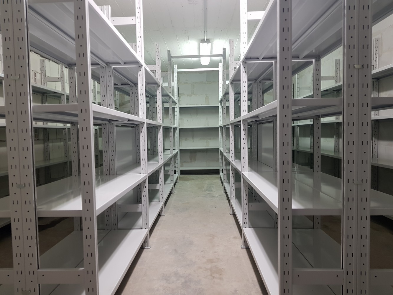 SCAFFALATURE AD INCASTRO